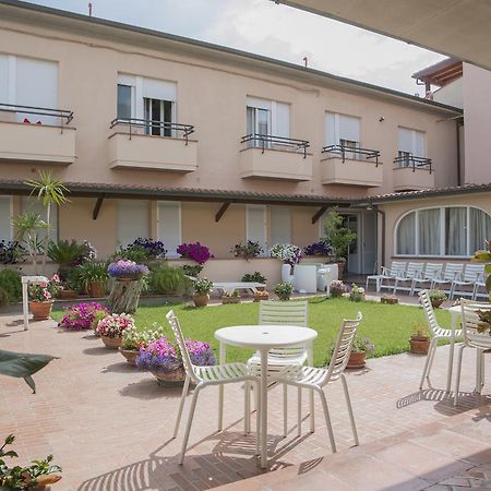 Hotel Sabrina Кастильоне-делла-Пеская Экстерьер фото