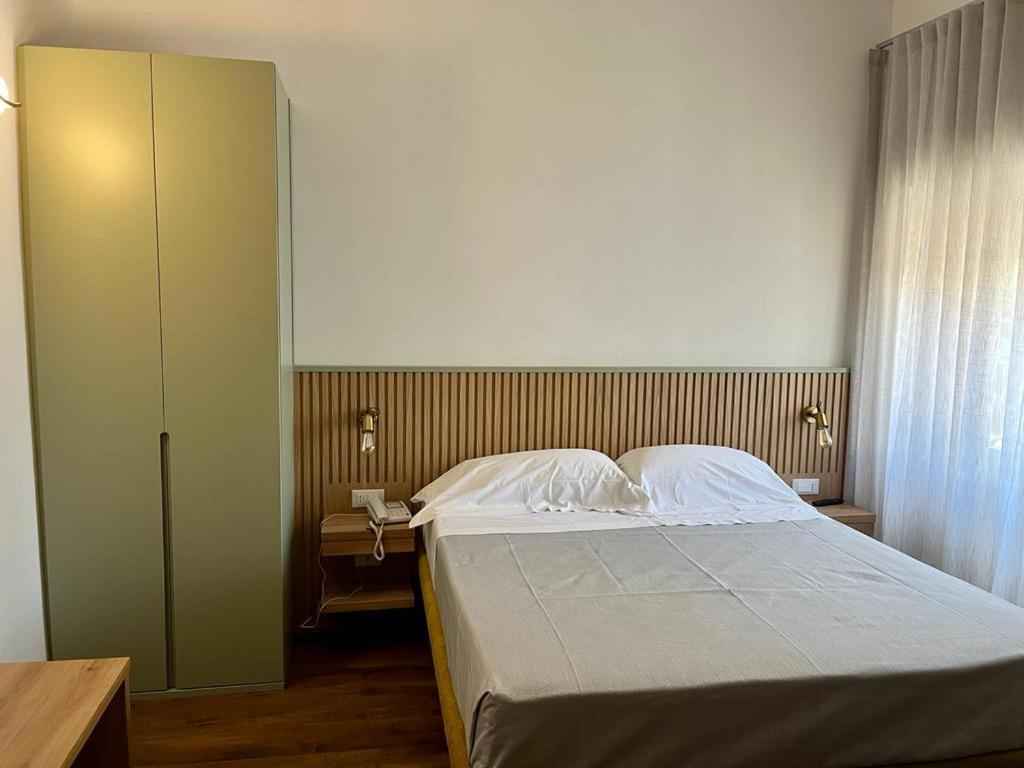 Hotel Sabrina Кастильоне-делла-Пеская Экстерьер фото