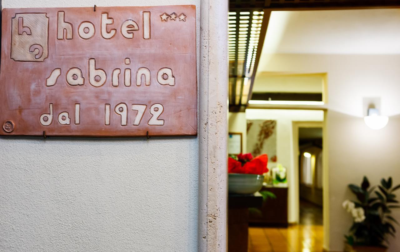 Hotel Sabrina Кастильоне-делла-Пеская Экстерьер фото