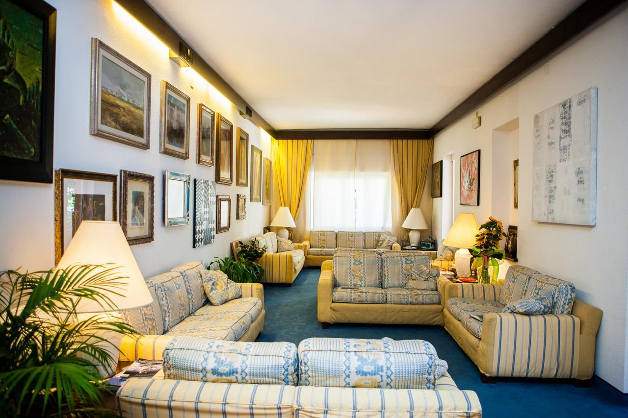 Hotel Sabrina Кастильоне-делла-Пеская Экстерьер фото